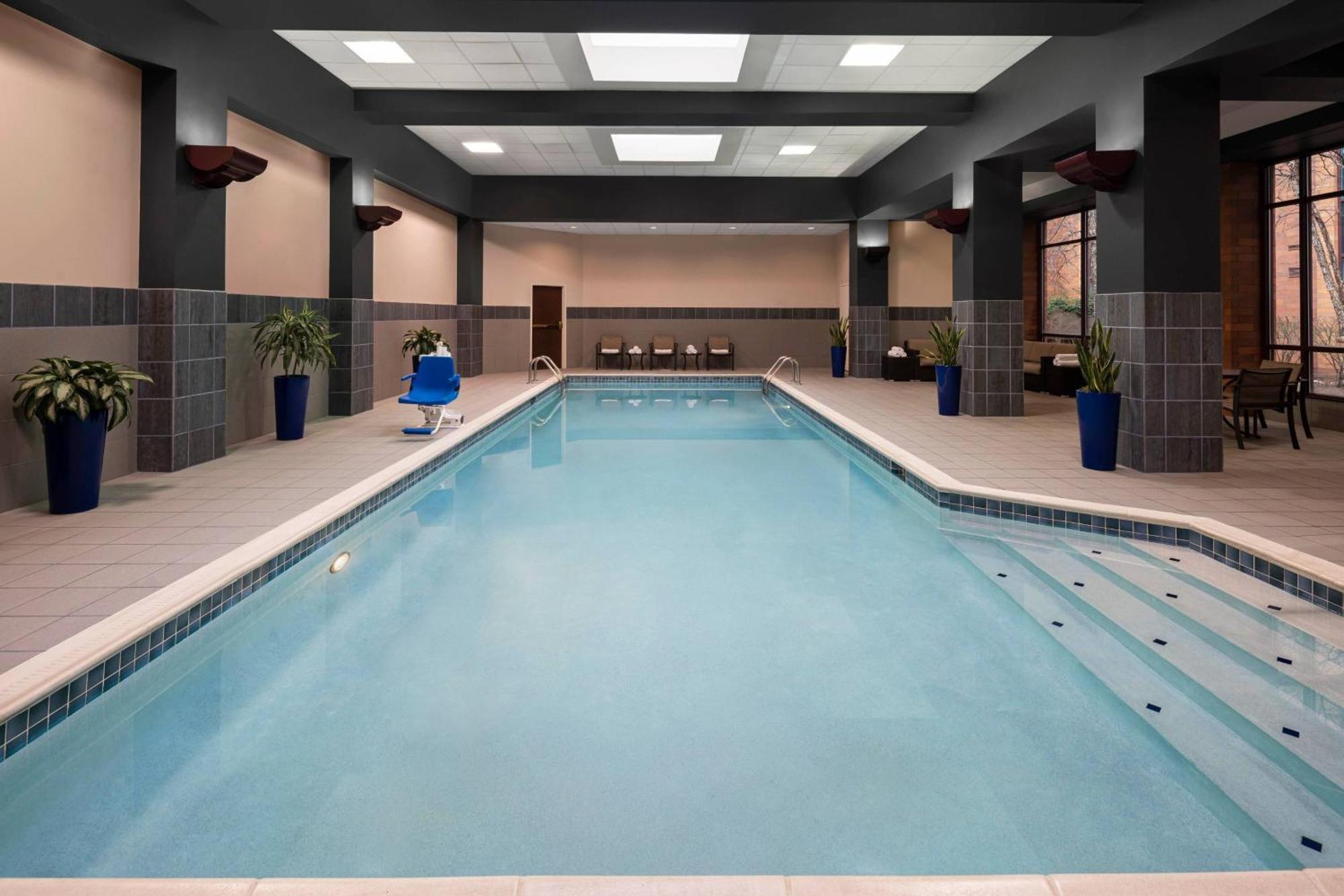 Pittsburgh Marriott North Hotel Кранбери Тауншип Екстериор снимка